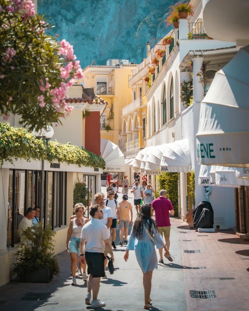 Capri Shopping Secrets
