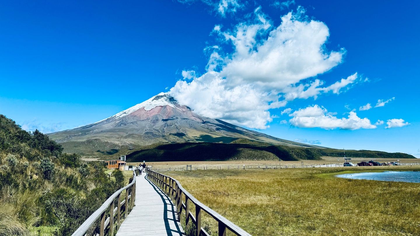 Cotopaxi: A Day of Adventure & Stunning Views!