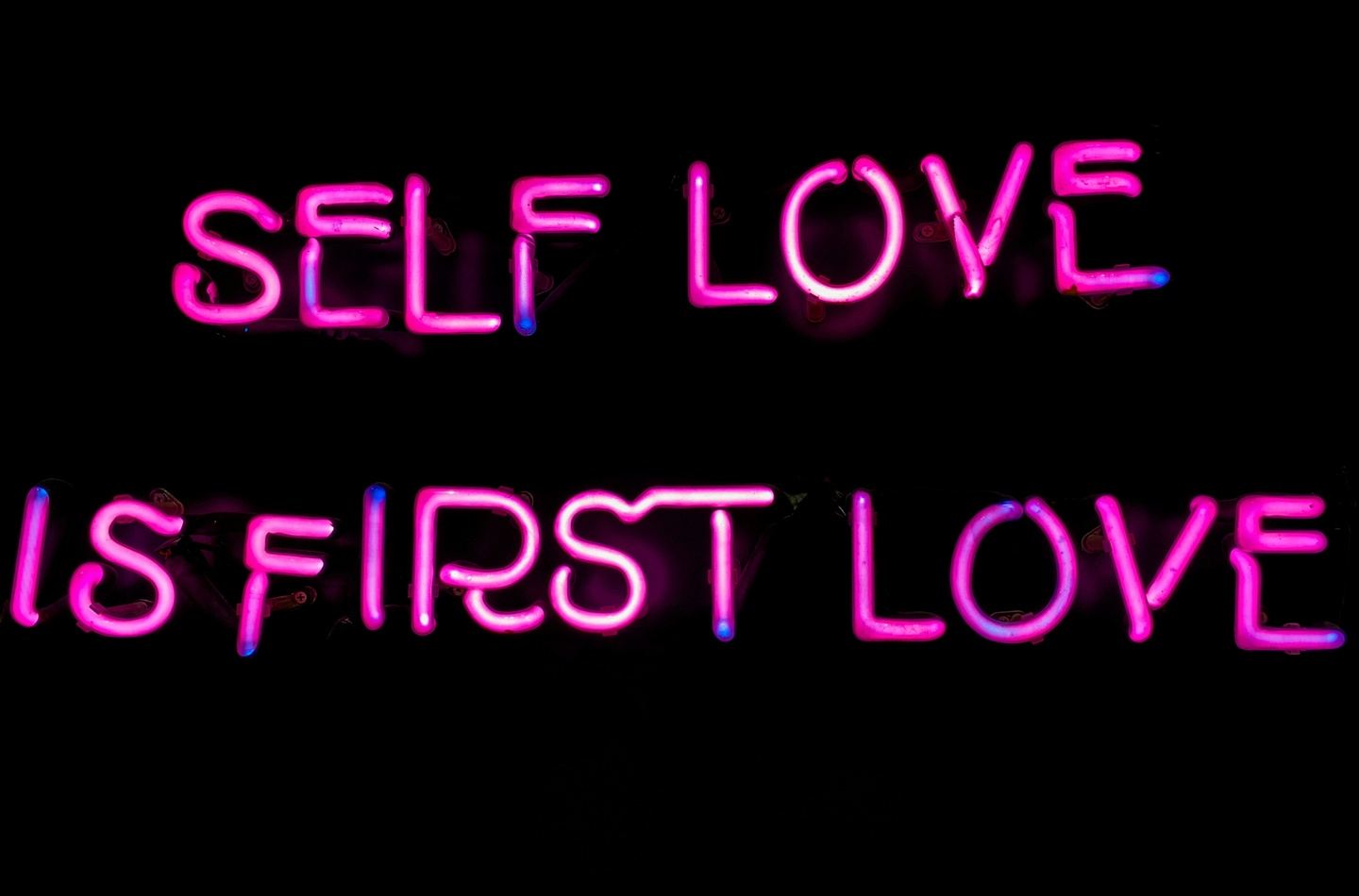 LOVING ME IS WRONG, I DON'T WANT TO BE RIGHT