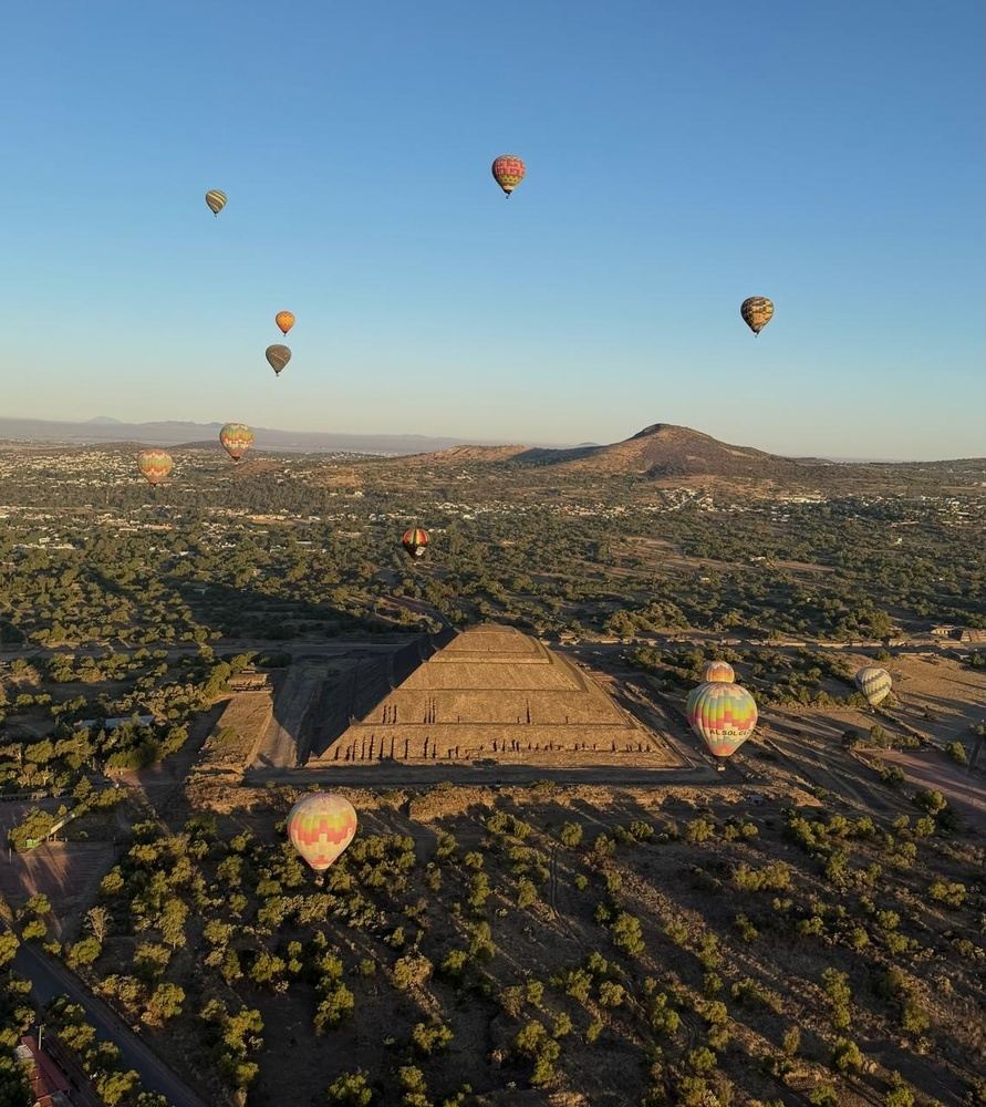 Private Tour: Hot Air Balloon over the City of the Gods