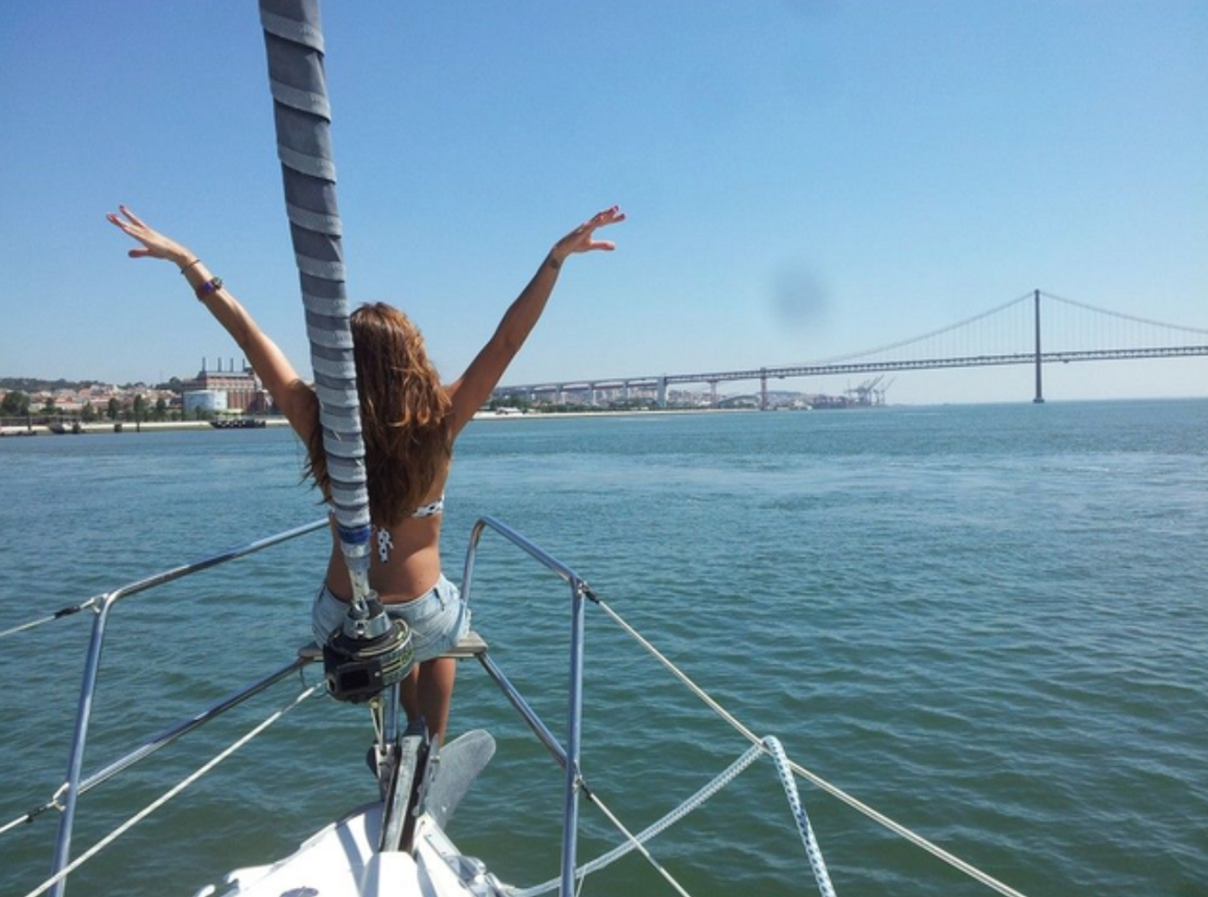 A SAILBOAT RIDE IN TEJO RIVER