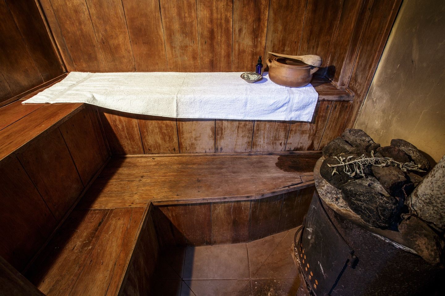 SAUNA Y TINA DE HIERBAS