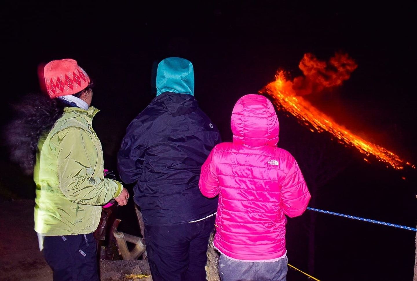 Desde Antigua: Caminata al Volcán Acatenango - Alojamiento en Cabaña Compartida - photo 2