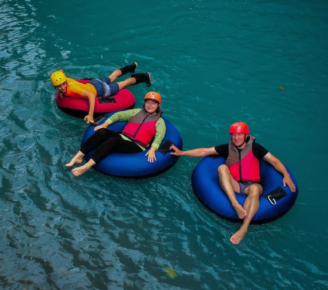 Tubing in Rio Celeste by Unique Experiences)