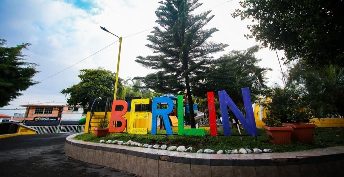 Berlín + Alegría Overnight