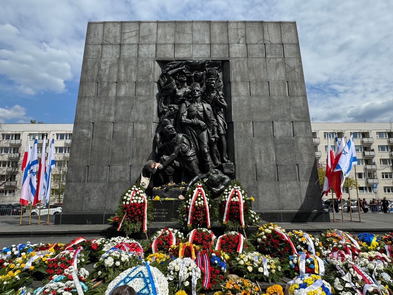 Tour of the Warsaw Ghetto including Entry to Jewish Cemetery