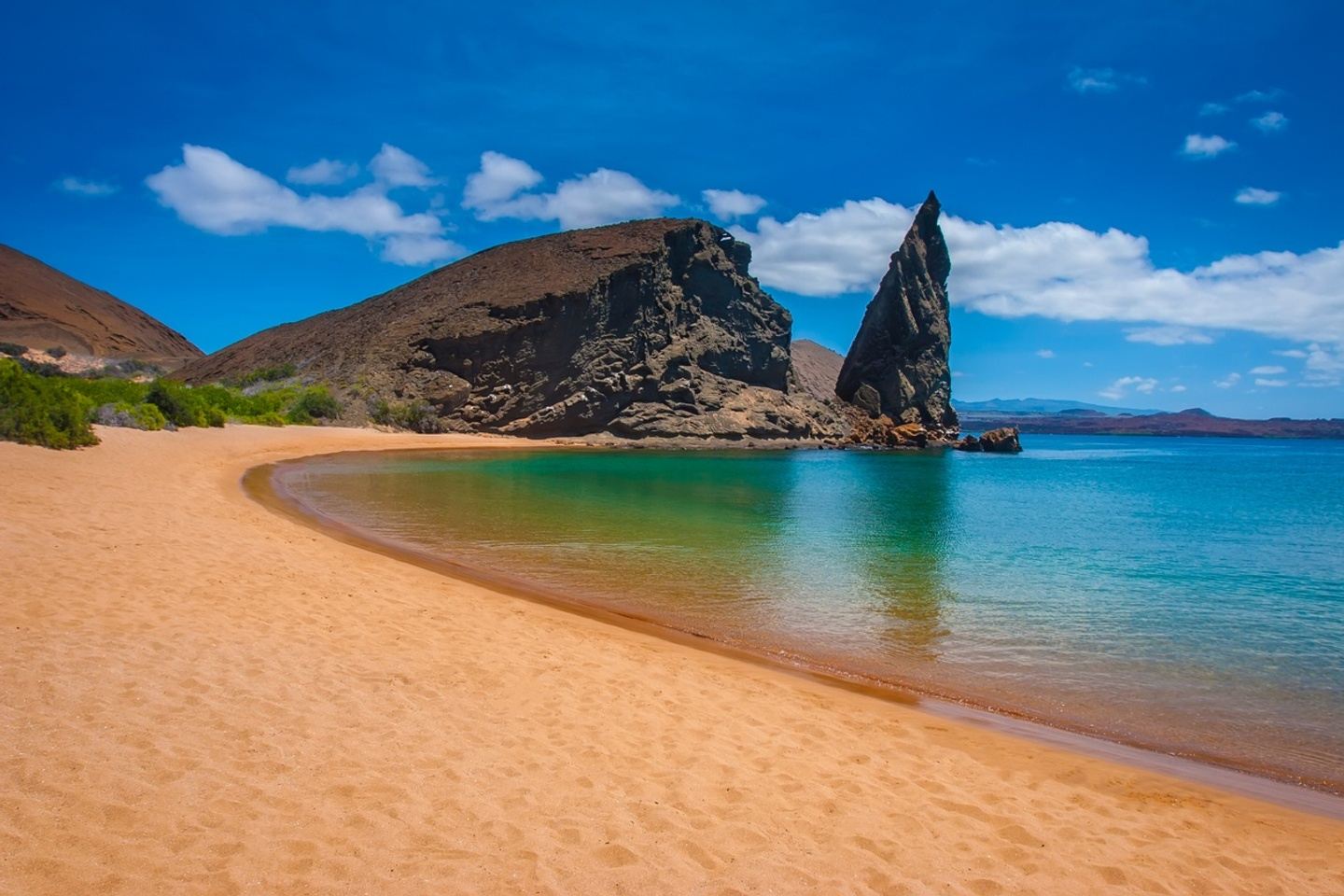 DAILY TOUR BARTOLOME ISLAND