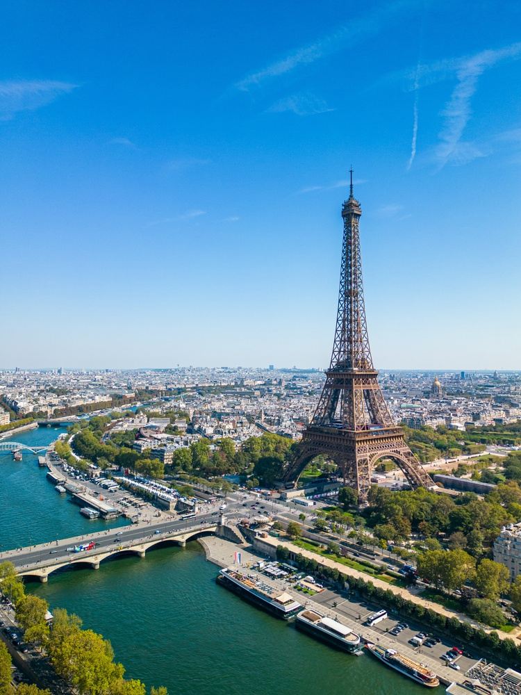 Cruises By Distincte - Impressions of the Seine & Paris