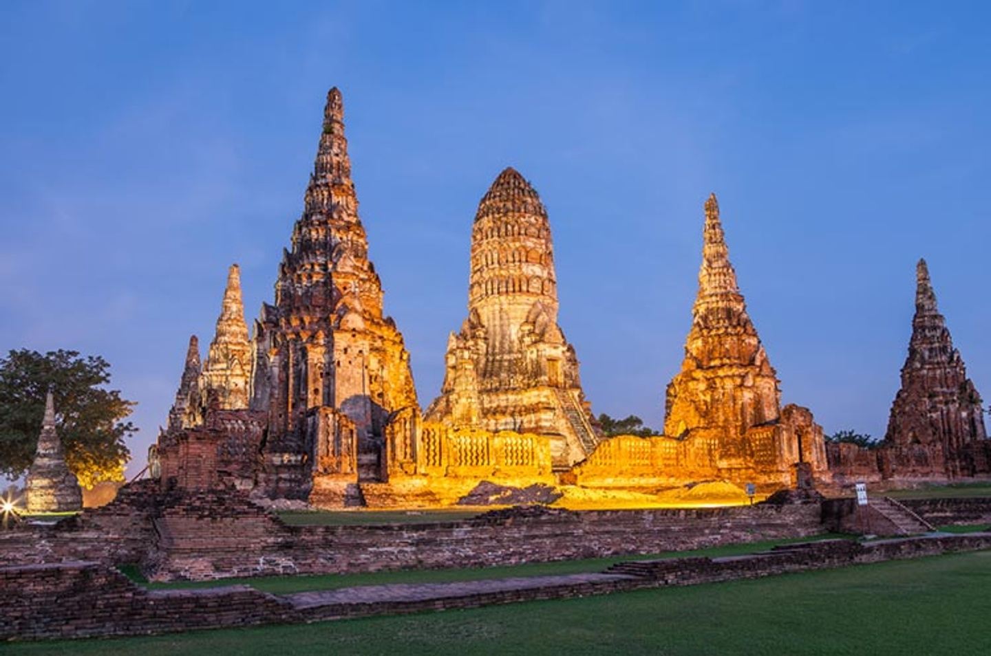 From Bangkok: Ayutthaya Temples Guided Group Tour