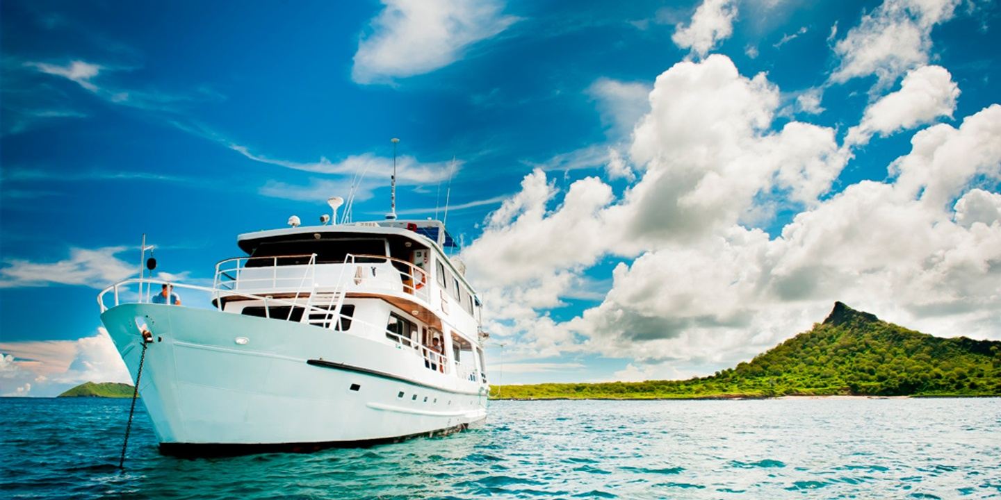 Wonderful 8-day Galapagos Trip/Fragata Yacht