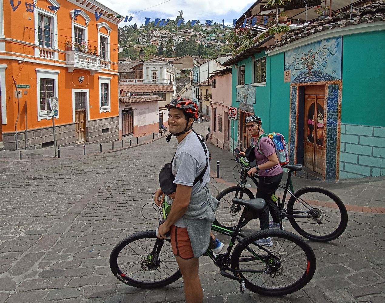 Quito 360º on bicycle