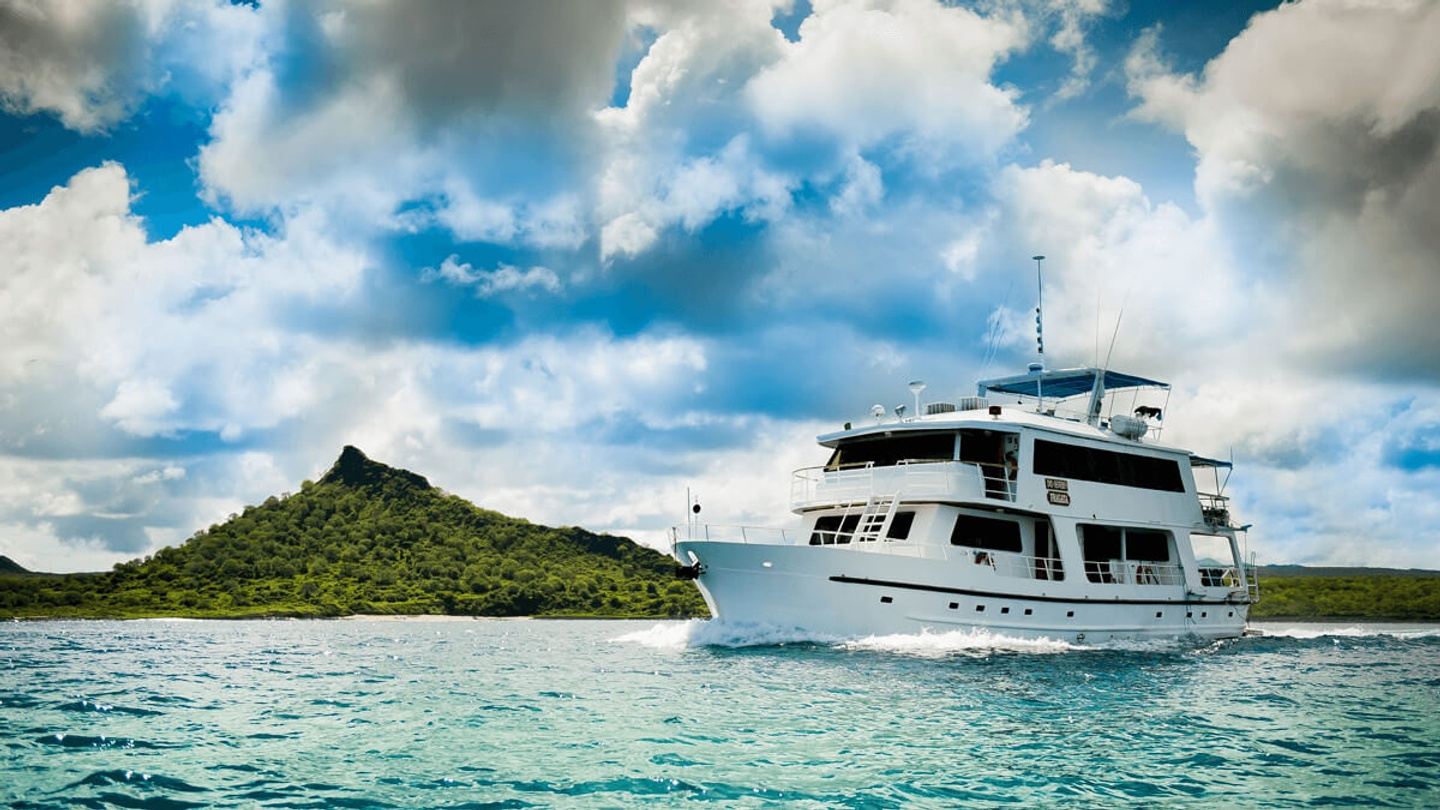 Incredible 5-day Galapagos Trip/Fragata Yacht