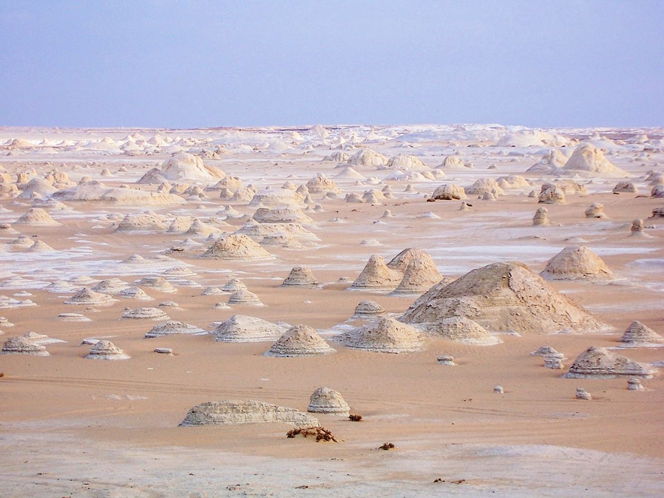 White Desert and Bahariya Oasis Private 2-Day Tour