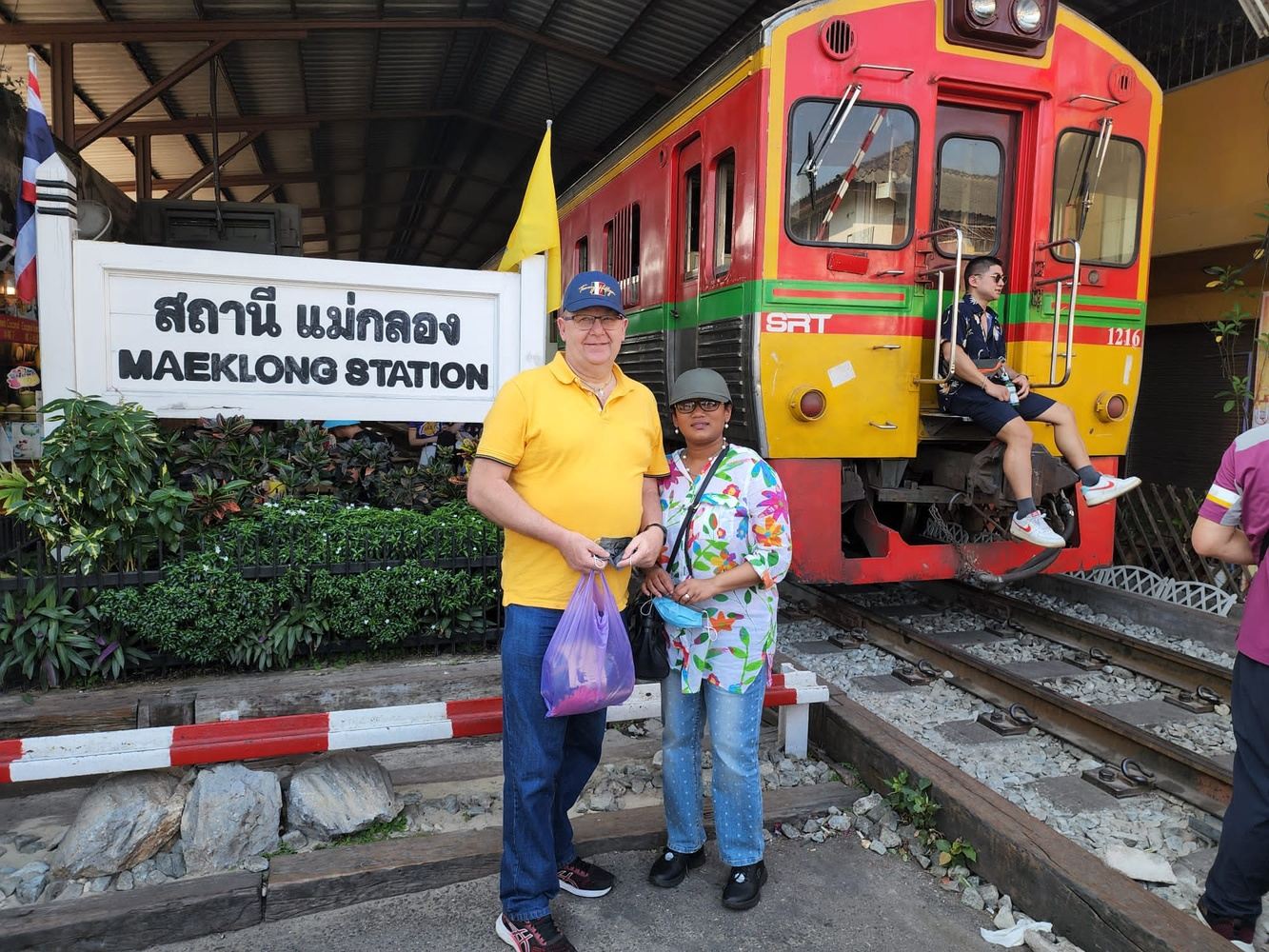 Private Amphawa Floating Market and Maeklong Railway Market Day Tour