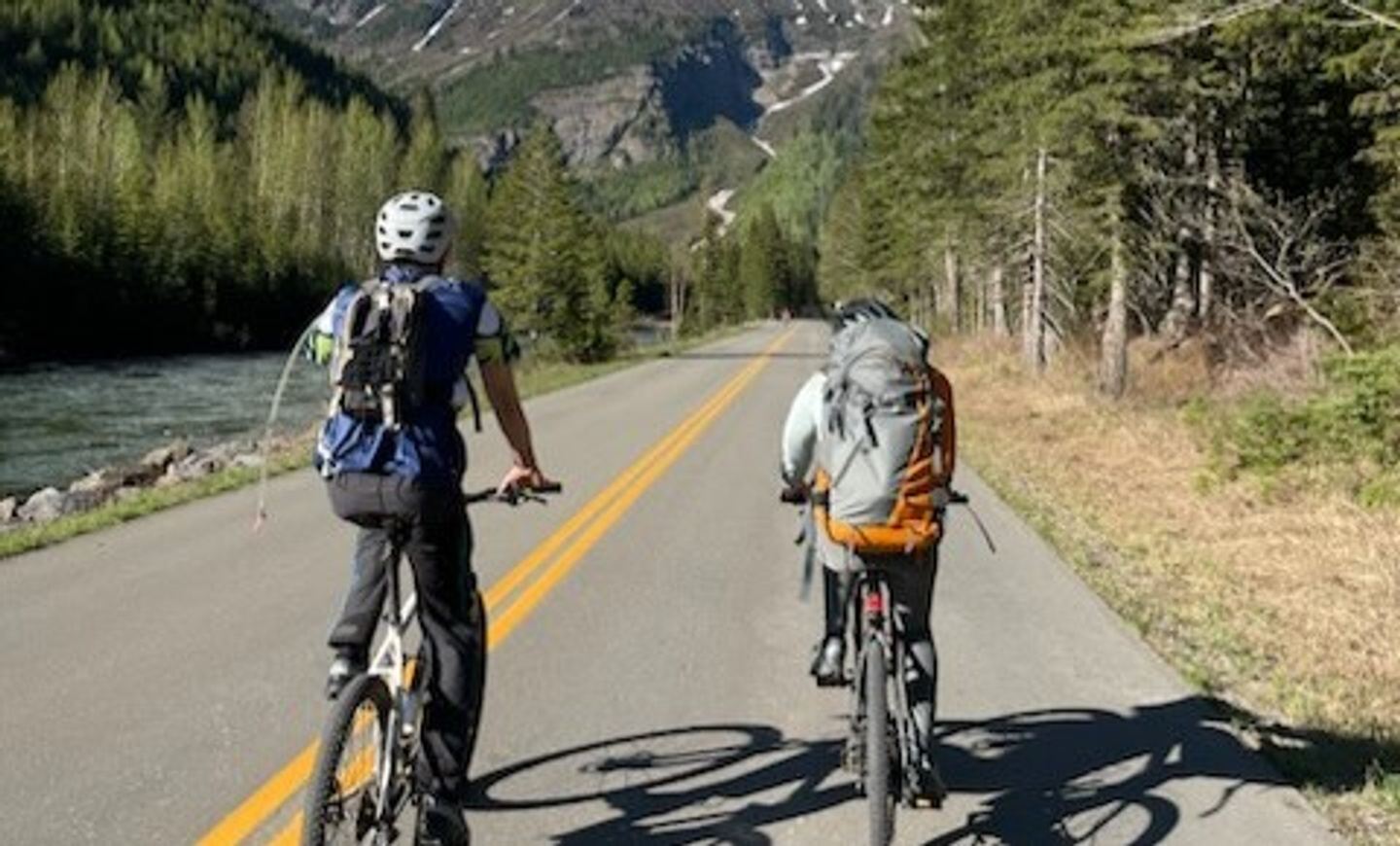 Private Shuttle Going to the Sun Road (East): Hike or bike with rental