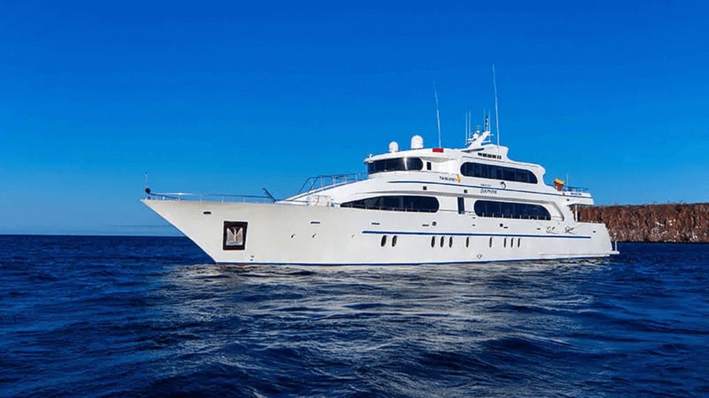 Grand Daphne yacht