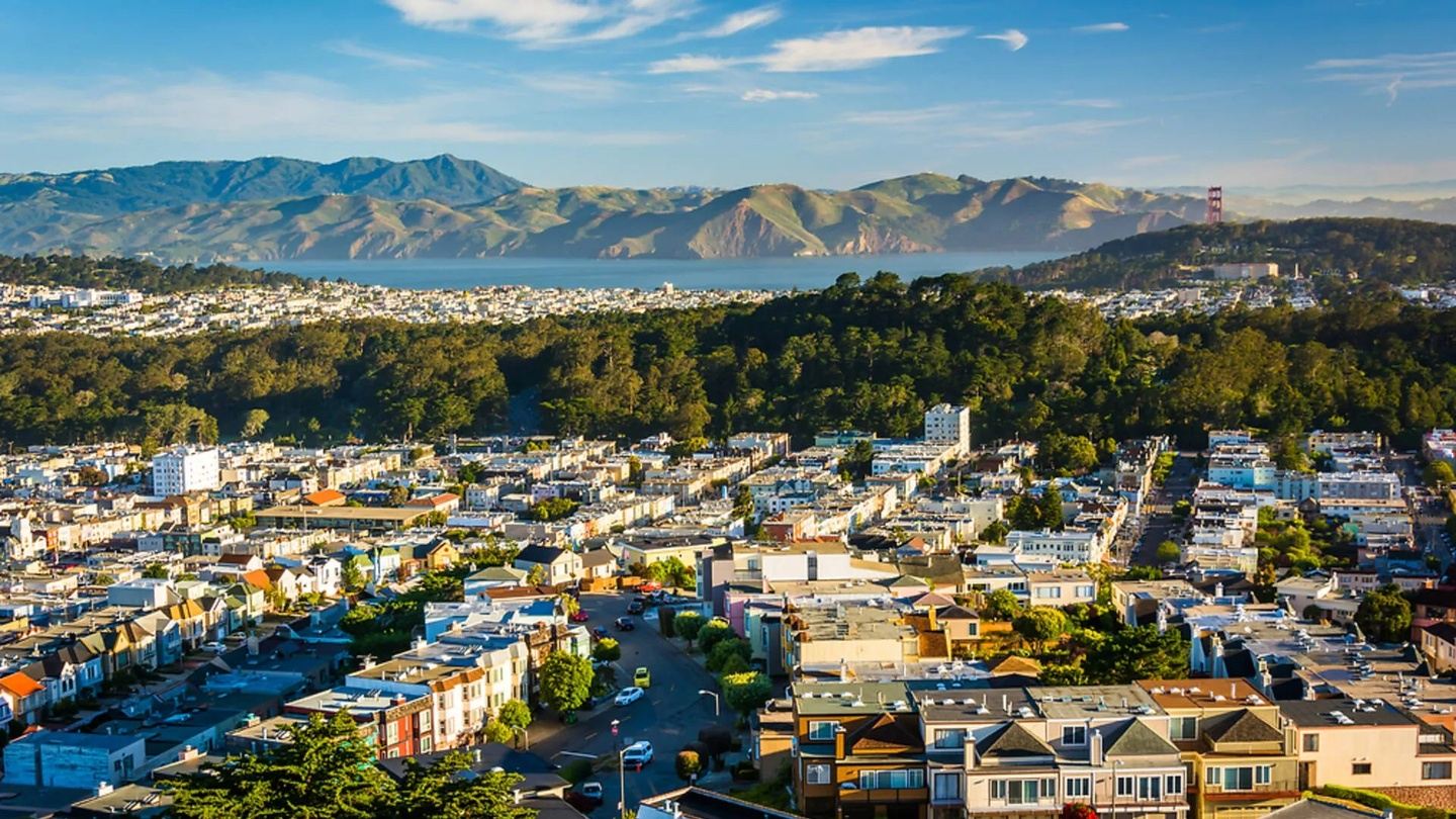 Explore San Francisco: Yoga & Hiking Adventure