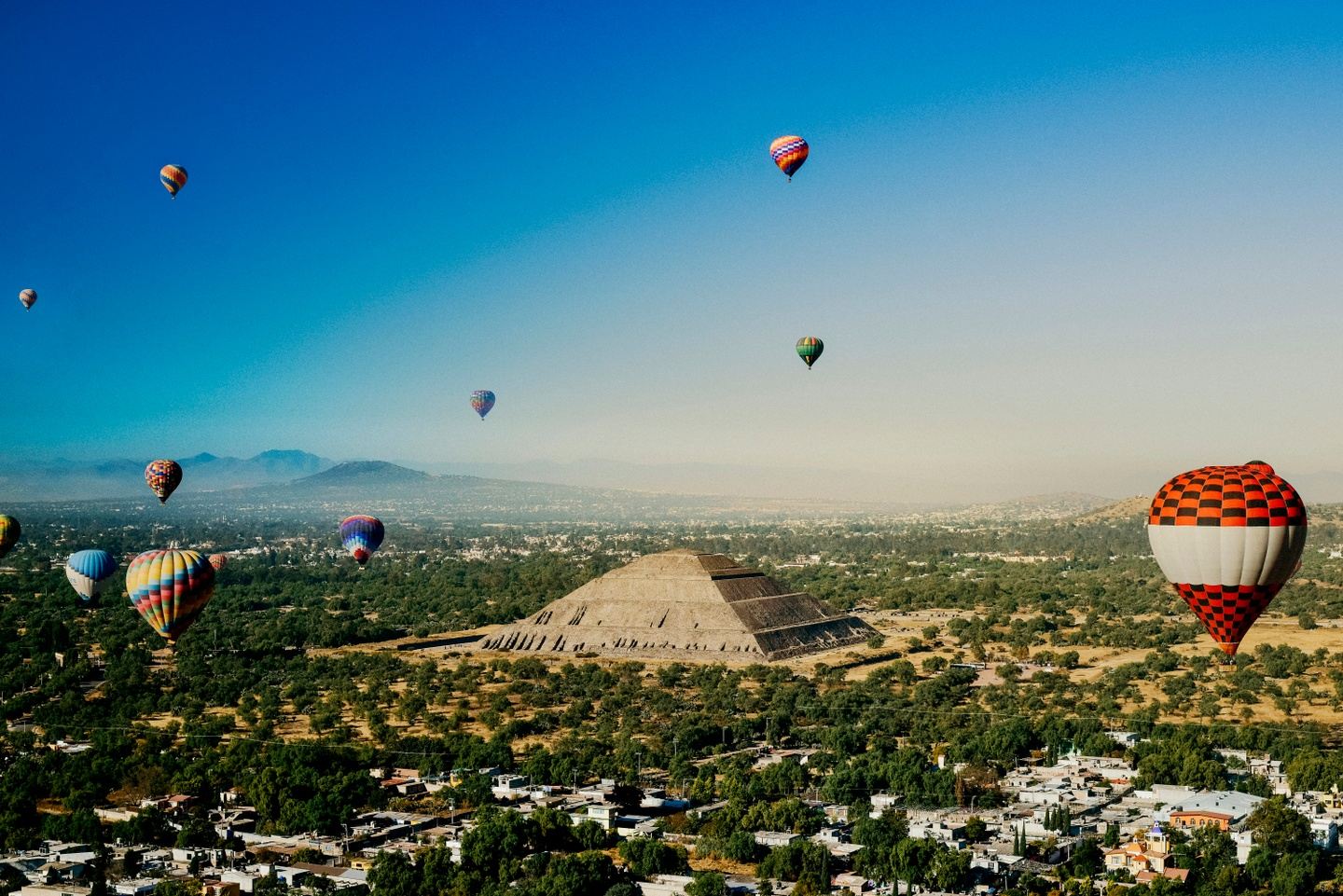 High-Flying Teotihuacan: A Balloon Odyssey