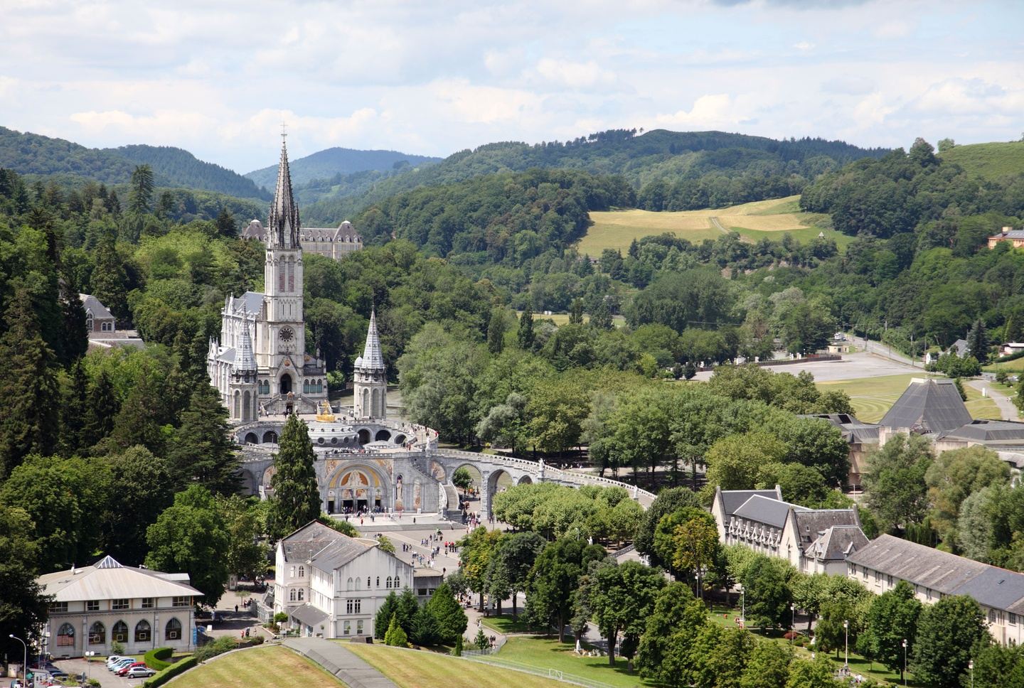 Fr. Paul Pecchie: Marian Shrines & Apparitions