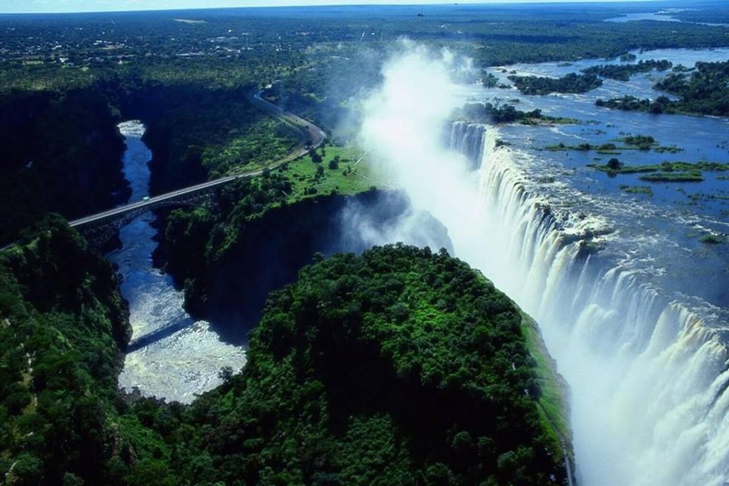 Discover Zimbabwe from East to West