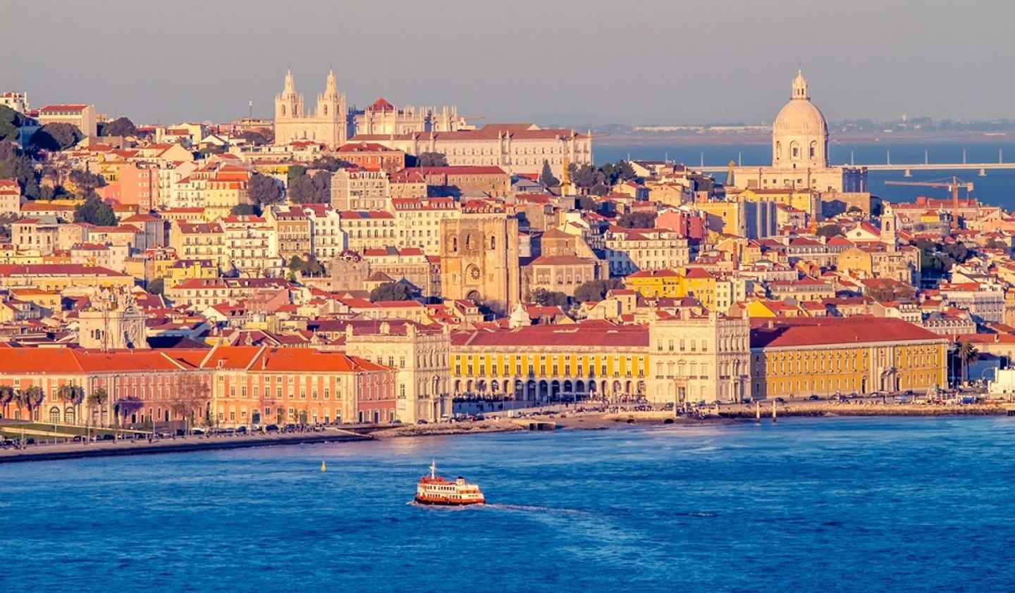 Lisboa. Столица Португалии. Лиссабон столица. Лиссабон столица Португалии фото. Лиссабон столица река.