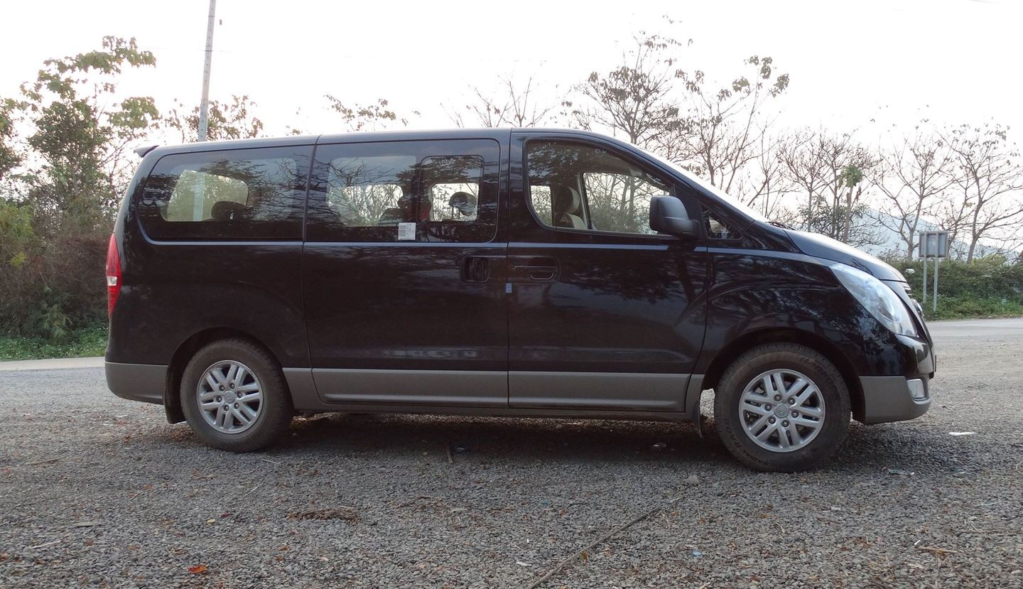 Private car hire/driver Vang vieng to Vientiane