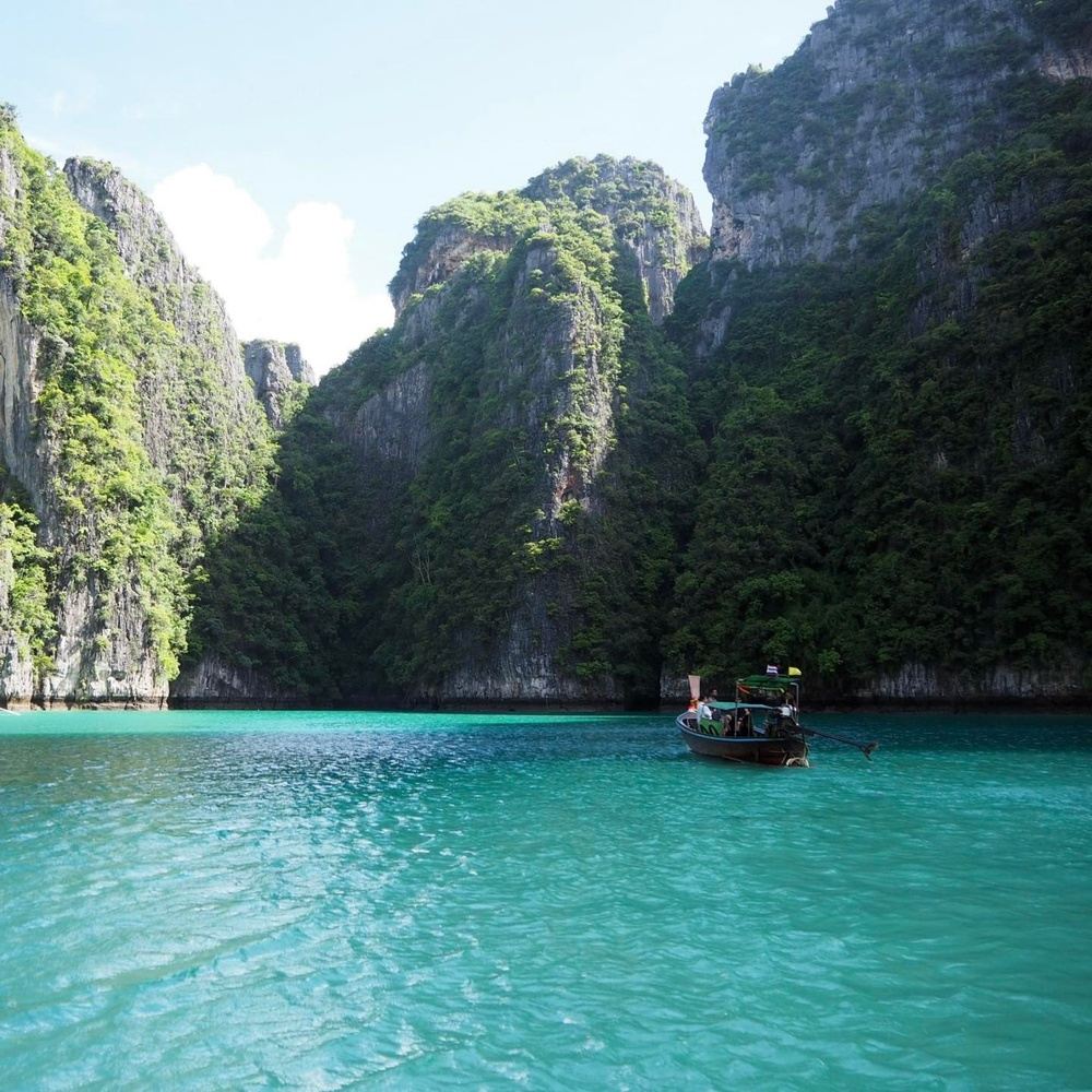 Phi Phi Islands Adventure Day Tour with Seaview Lunch from Phuket