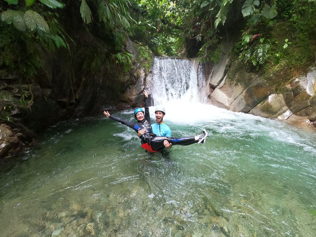 Canyoning in Cashaurco waterfalls