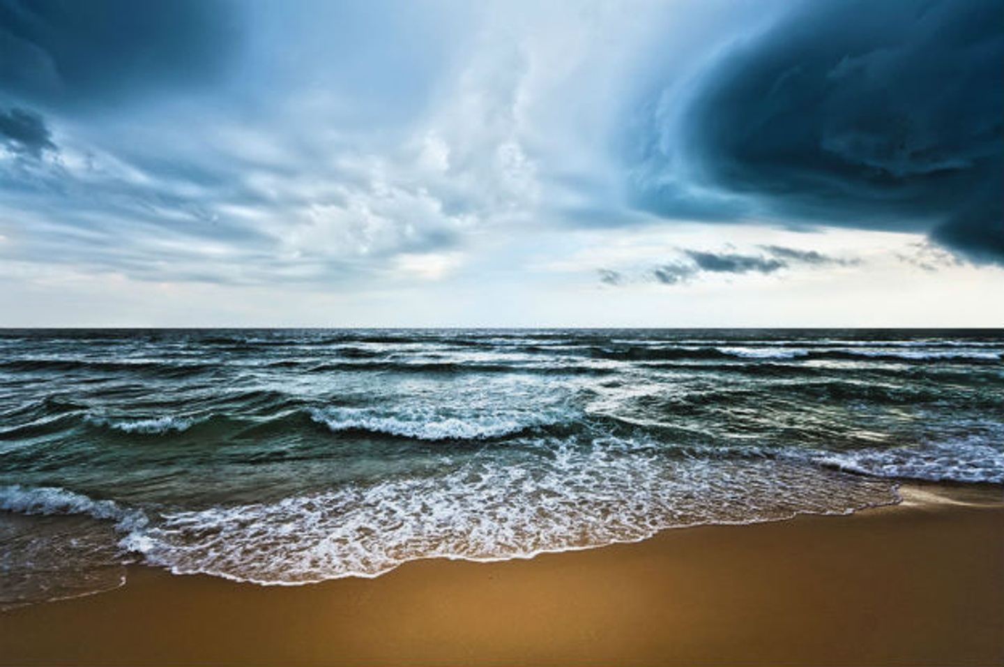 море в разное время года фото