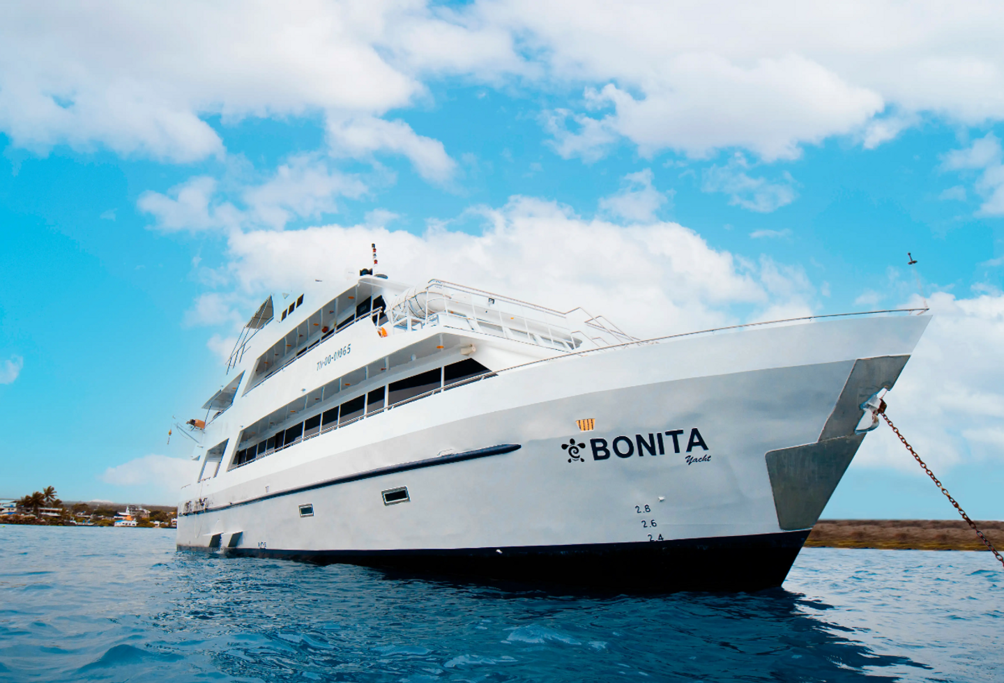 Bonita Galapagos Cruise Ecuatraveling in Galapagos, Ecuador