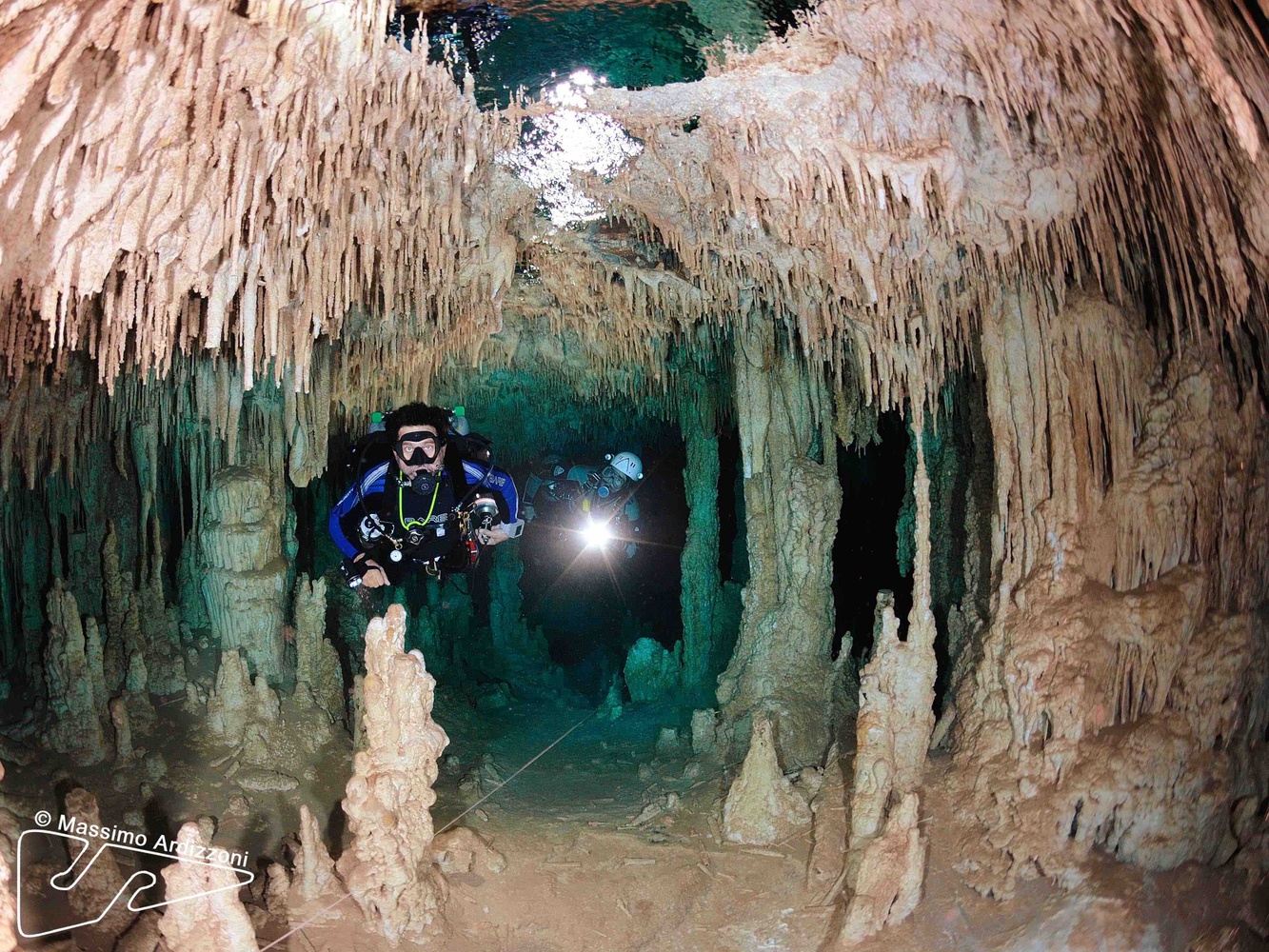 Dives in the magical cenotes of Riviera Maya