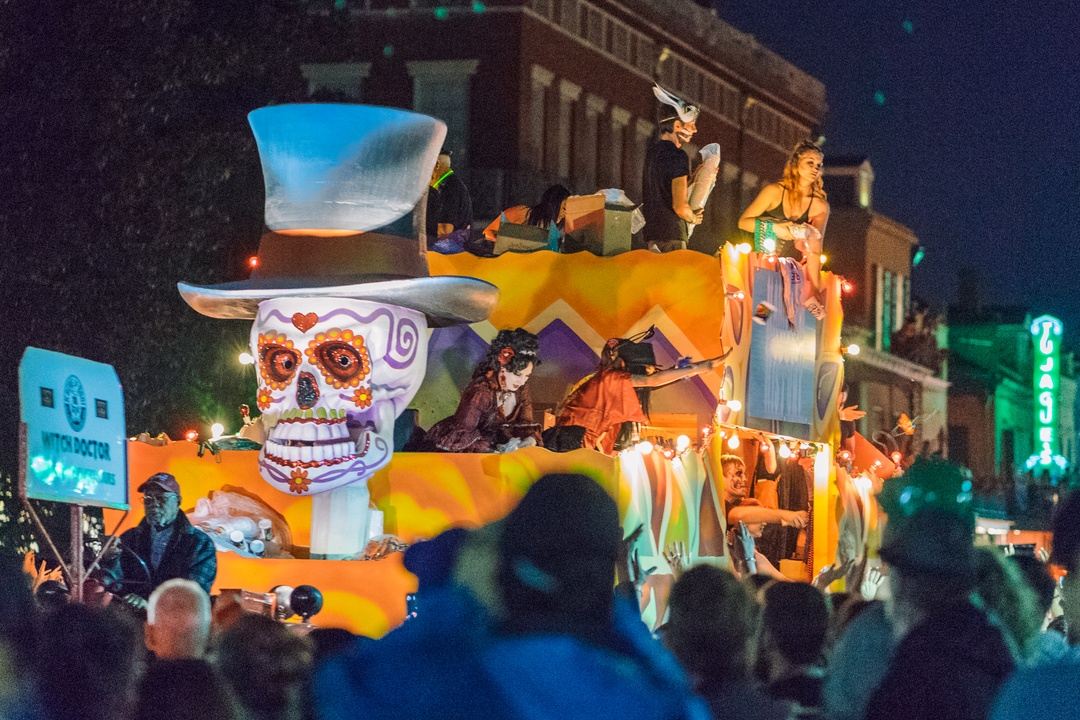 Shari DeBenedetti�s SinisTour Halloween Experience of New Orleans in