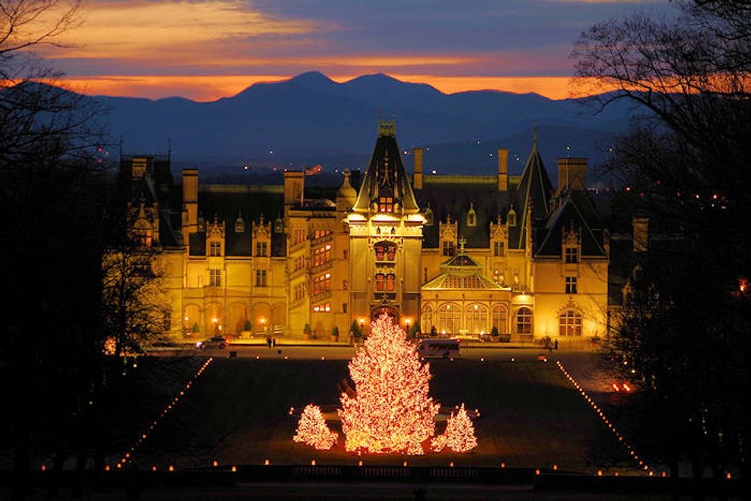 Christmas At Biltmore In Asheville NC USA   NDa7V57nRLGuhwUili6a