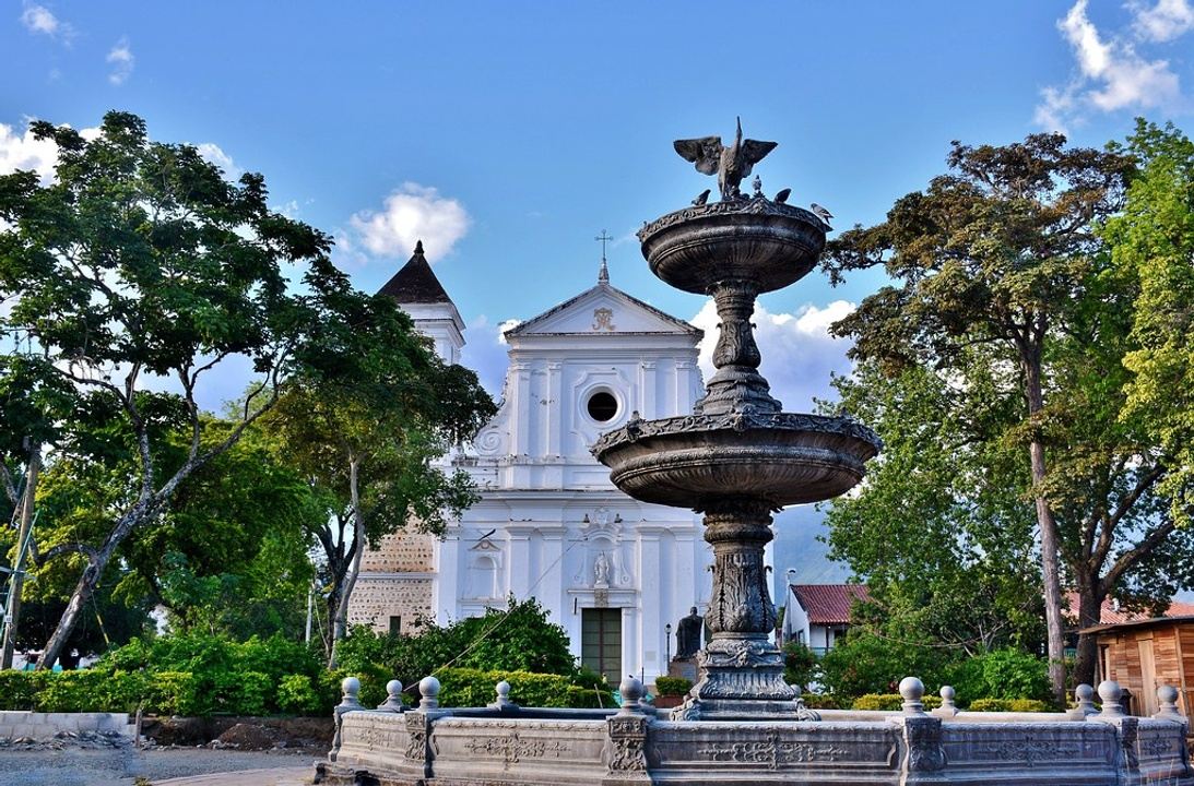 Ef=ed угол efd равен. Fe de. санта-фе-де-антиокия.