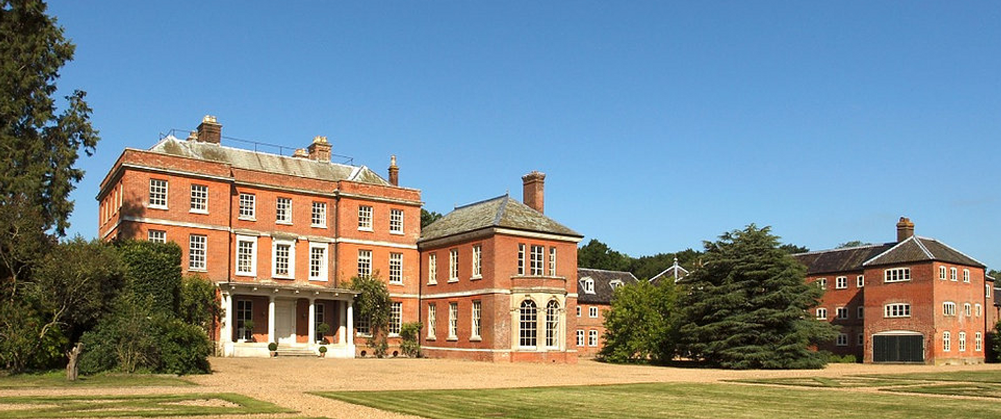 Throckmorton Family Heritage Tour in StratforduponAvon CV37, UK