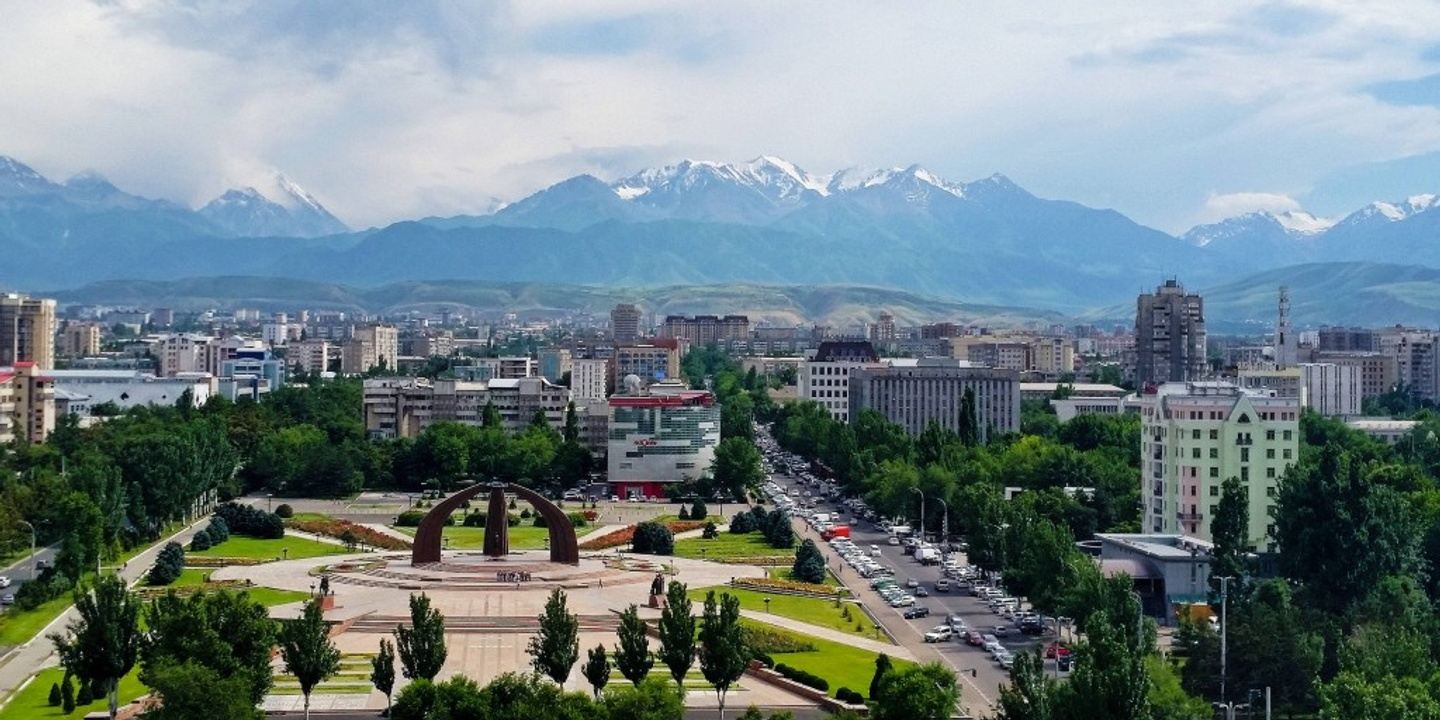 Город бишкек страна. Киргизия город Бишкек. Киргизия столица Бишкек горы. Современный Бишкек. Kirgizistan Бишкек.
