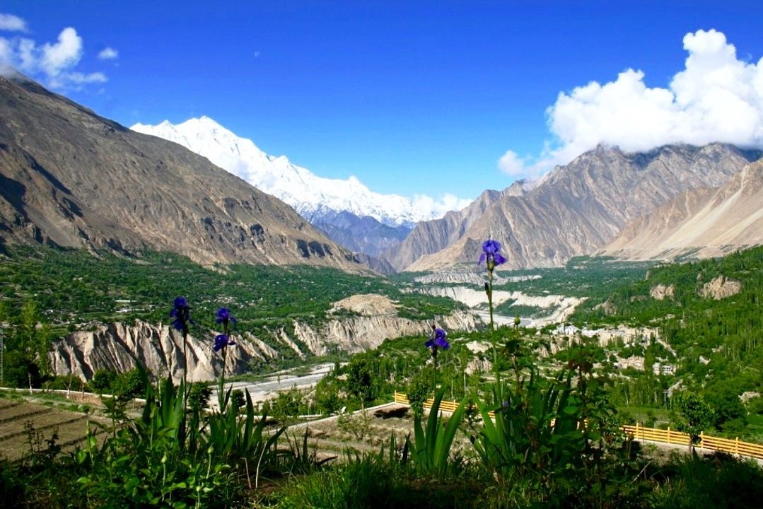 Хунза. Долина Хунза Пакистан. Hunza Valley Пакистан. Долина реки Хунза. Гималаи.. Река Хунза Пакистан.