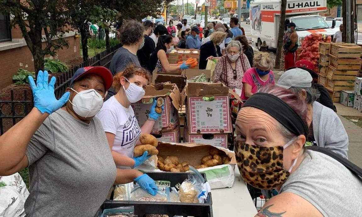 Volunteers for Queens Together distributing groceries