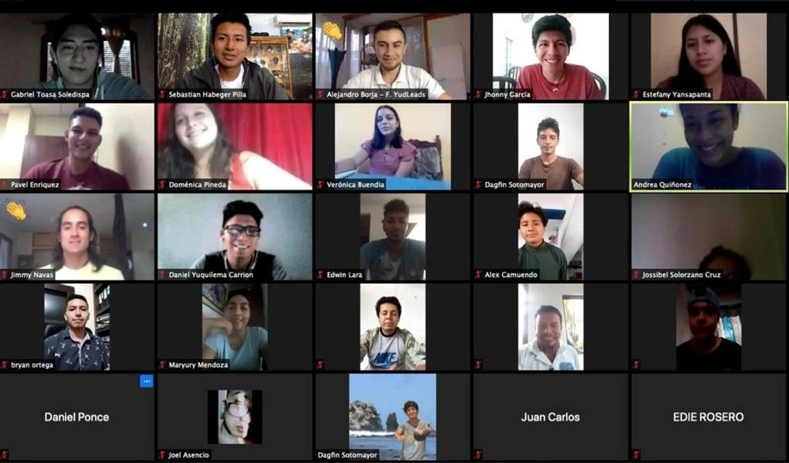 Captura de pantalla de reunión de zoom de los participantes