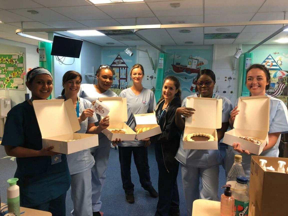 French patisserie Cocolico Pâtisserie is donating cakes to the staff at the Royal Berkshire Hospital in Reading, United Kingdom. Image source: Image from Ethical Reading