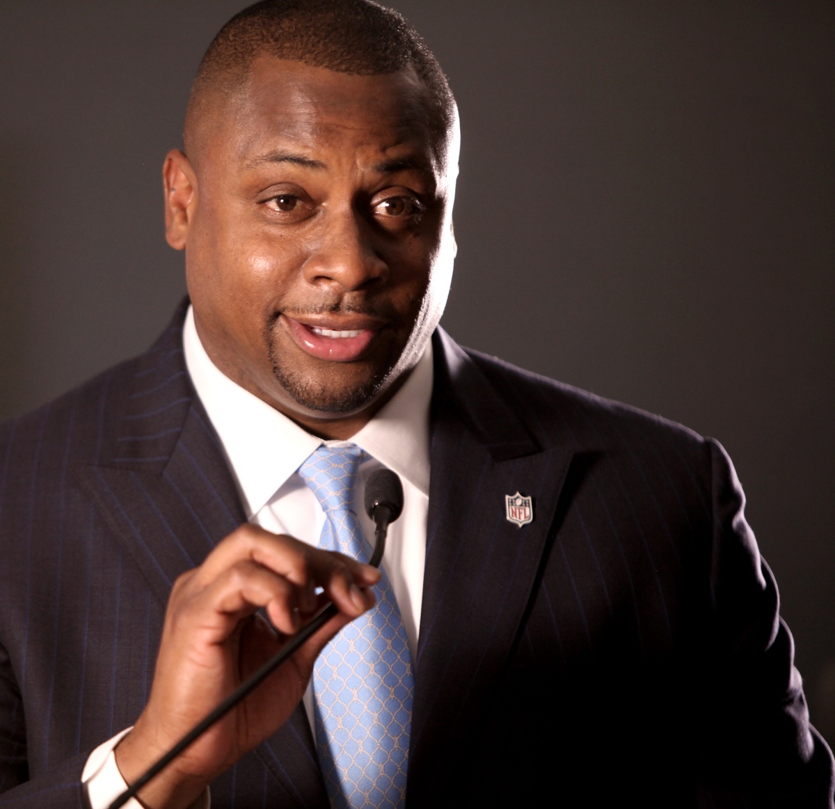 NFL Executive Vice President Troy Vincent Receives Distinguished NCAA  Silver Anniversary Award