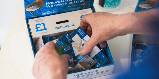 Pin Badge Box Volunteer