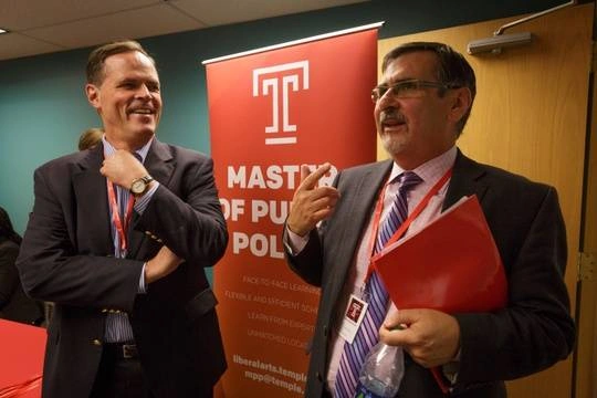 David Thornburgh (CEO of Committee of Seventy) and Dr. Gary Mucciaroni (MPP Program Director) speak to students at a networking event