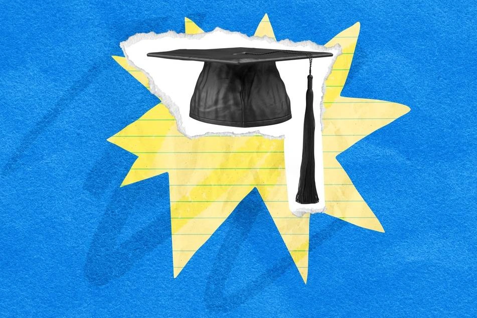 Illustration of a graduation cap and a notepad.