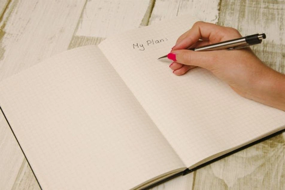 Un cuaderno en el que está escrito "Mi Plan"