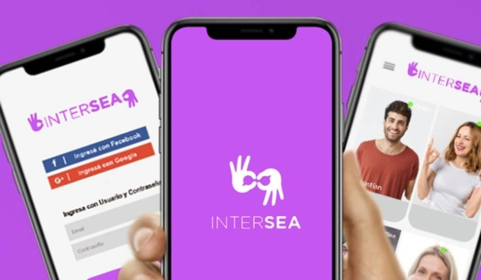 teléfonos celulares con la app de InterSea abierta