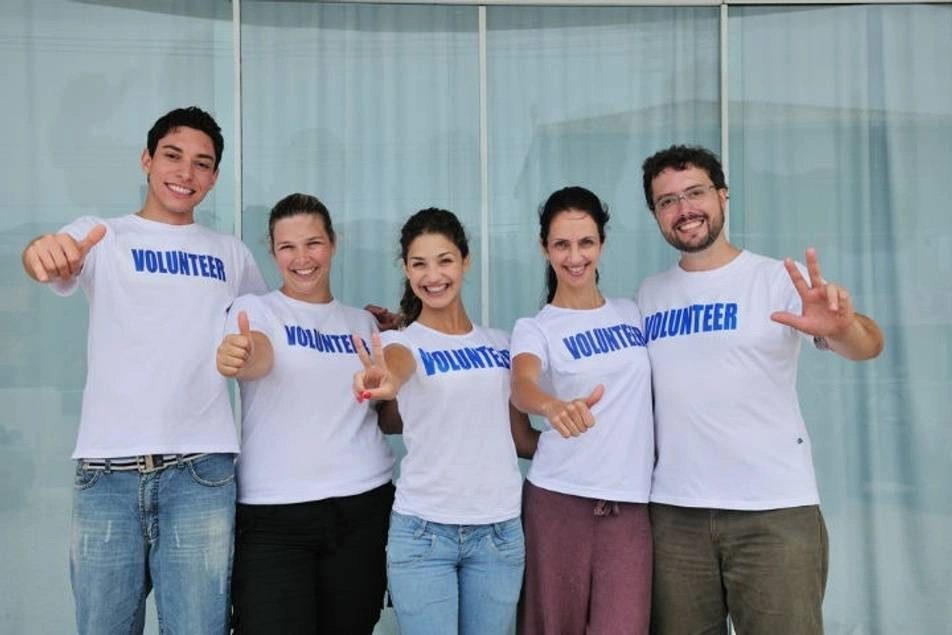 Grupo de voluntarios posando