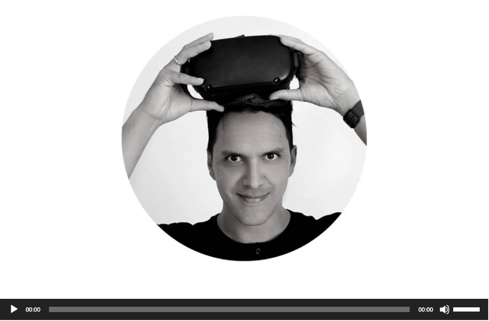 Xavier Rubio con Gafas de realidad virtual