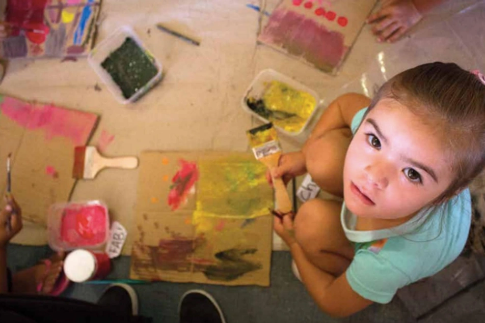 primer premio - niña pintando