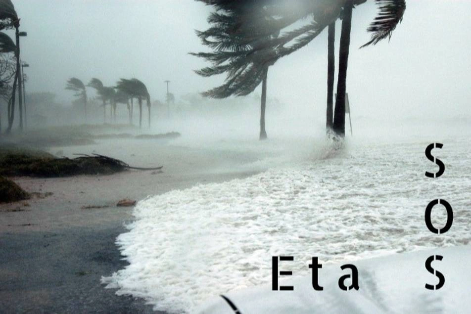Foto del huracán ETA golpeando las costas